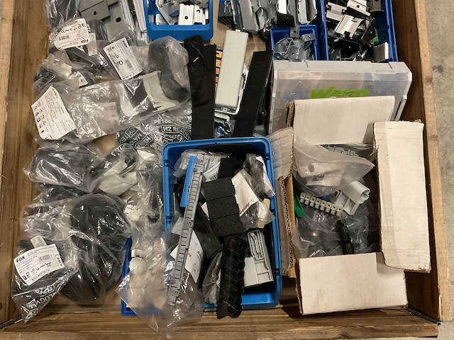 Partij installatiemateriaal - afbeelding 2 van  3