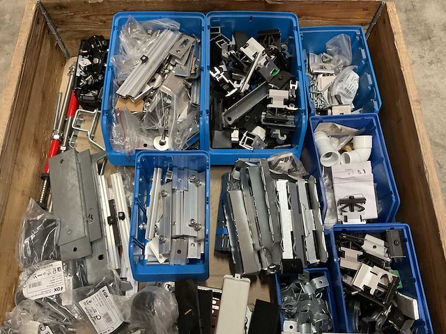 Partij installatiemateriaal - afbeelding 3 van  3