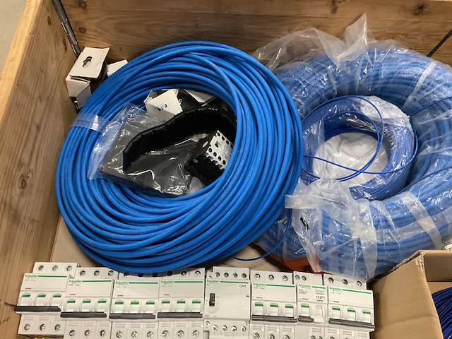 Partij installatiemateriaal - afbeelding 2 van  11