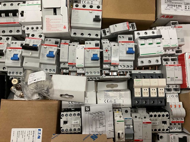 Partij installatiemateriaal - afbeelding 8 van  11