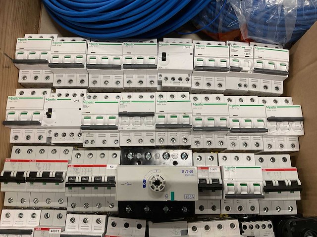 Partij installatiemateriaal - afbeelding 11 van  11