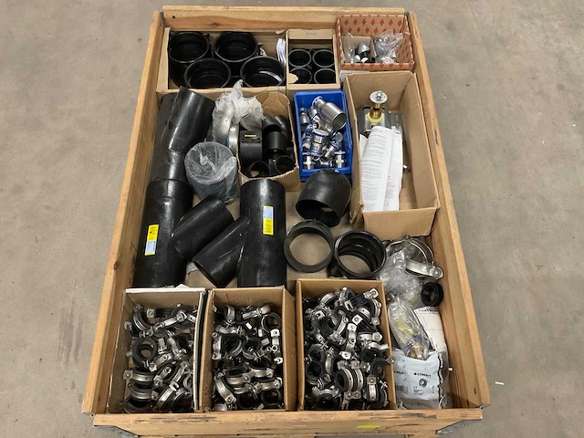 Partij installatiemateriaal - afbeelding 1 van  3