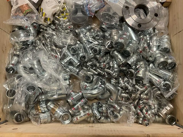 Partij installatiemateriaal - afbeelding 2 van  8