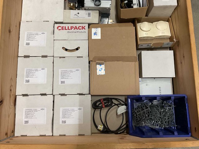 Partij installatiemateriaal - afbeelding 2 van  7