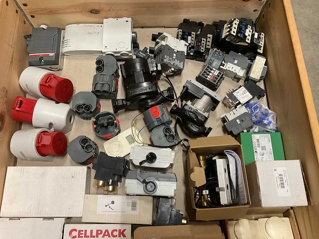 Partij installatiemateriaal - afbeelding 3 van  7