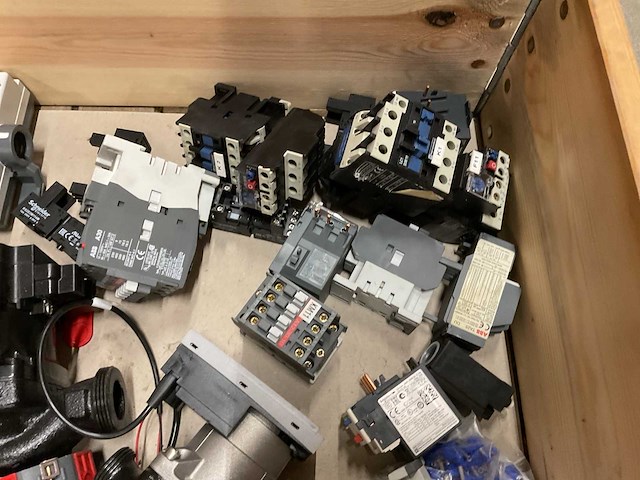 Partij installatiemateriaal - afbeelding 6 van  7