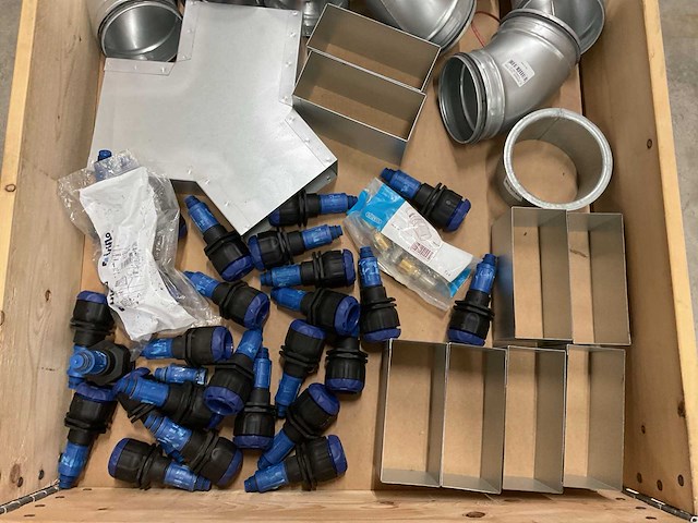 Partij installatiemateriaal - afbeelding 1 van  2