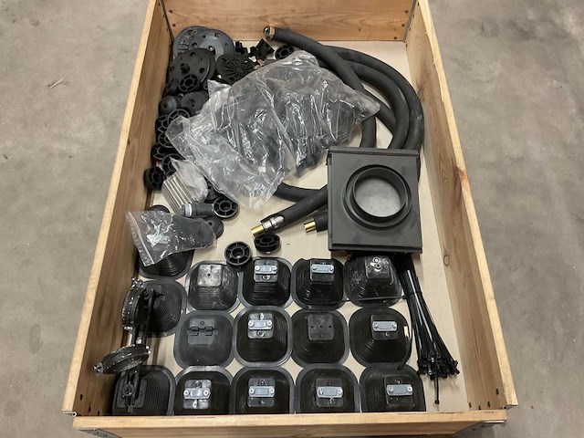 Partij installatiemateriaal - afbeelding 1 van  4