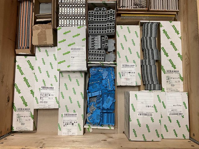 Partij installatiemateriaal - afbeelding 2 van  9