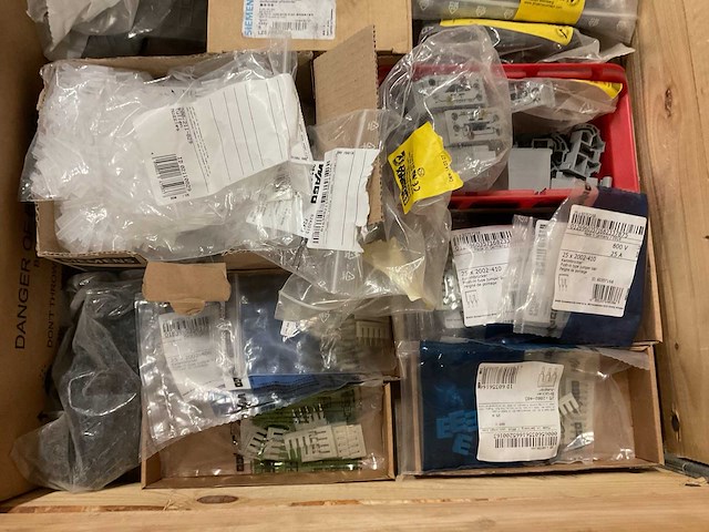 Partij installatiemateriaal - afbeelding 4 van  9