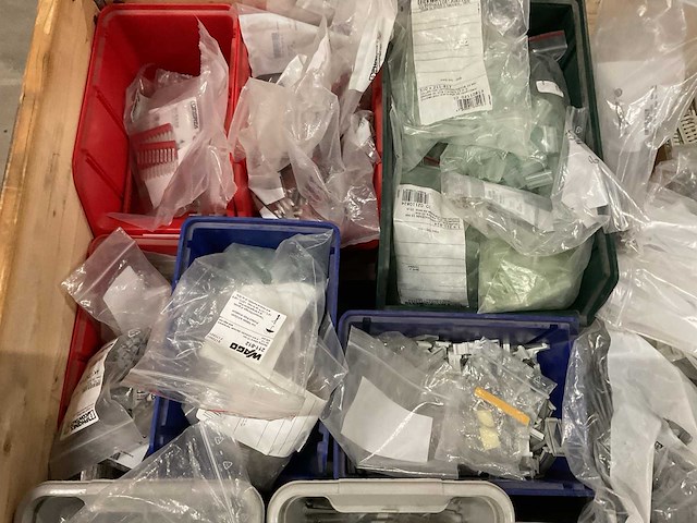 Partij installatiemateriaal - afbeelding 9 van  9