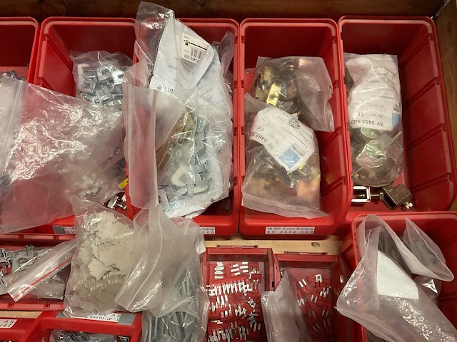 Partij installatiemateriaal - afbeelding 5 van  8