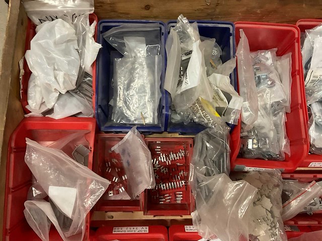 Partij installatiemateriaal - afbeelding 8 van  8