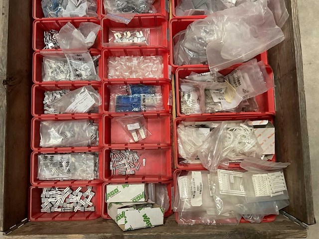 Partij installatiemateriaal - afbeelding 2 van  9