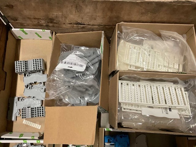 Partij installatiemateriaal - afbeelding 3 van  12