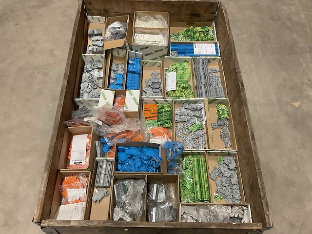 Partij installatiemateriaal - afbeelding 1 van  12