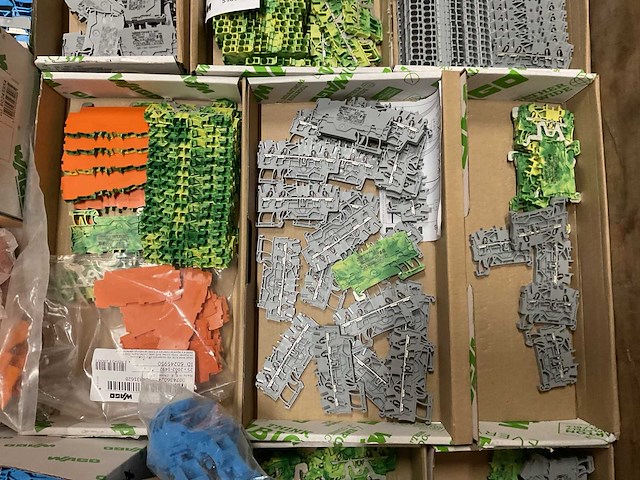 Partij installatiemateriaal - afbeelding 11 van  12