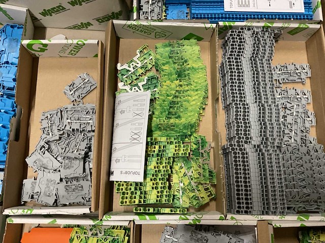 Partij installatiemateriaal - afbeelding 12 van  12