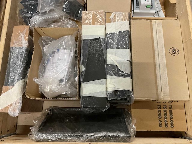 Partij installatiemateriaal - afbeelding 2 van  4