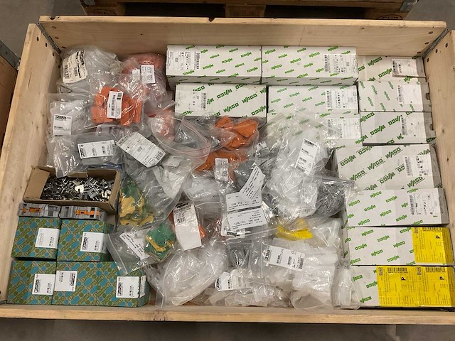 Partij installatiemateriaal - afbeelding 1 van  11