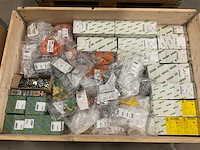 Partij installatiemateriaal - afbeelding 1 van  11