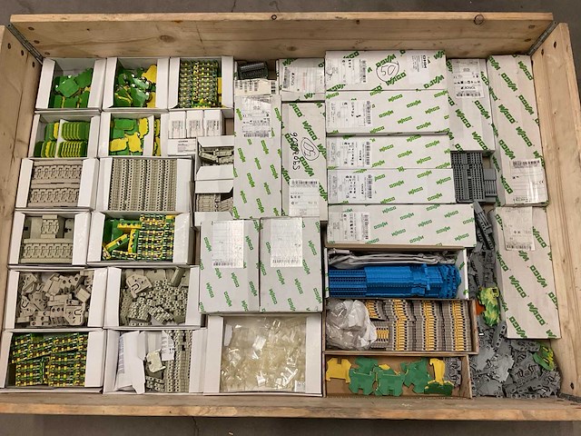 Partij installatiemateriaal - afbeelding 1 van  11