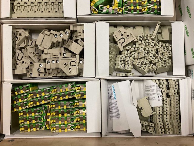 Partij installatiemateriaal - afbeelding 11 van  11