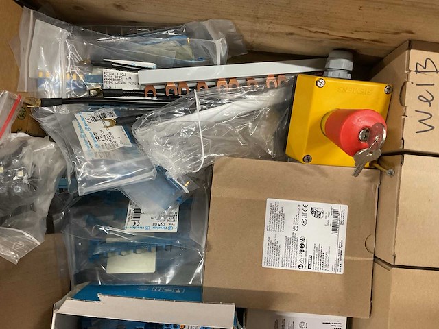 Partij installatiemateriaal - afbeelding 2 van  14