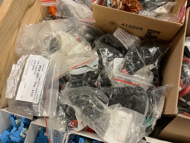 Partij installatiemateriaal - afbeelding 4 van  14