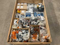 Partij installatiemateriaal - afbeelding 1 van  14