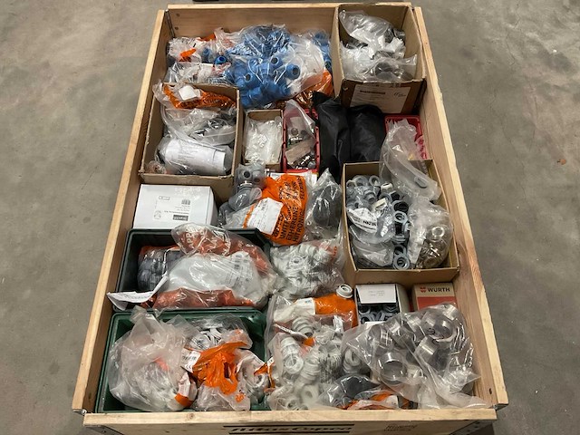 Partij installatiemateriaal - afbeelding 1 van  11