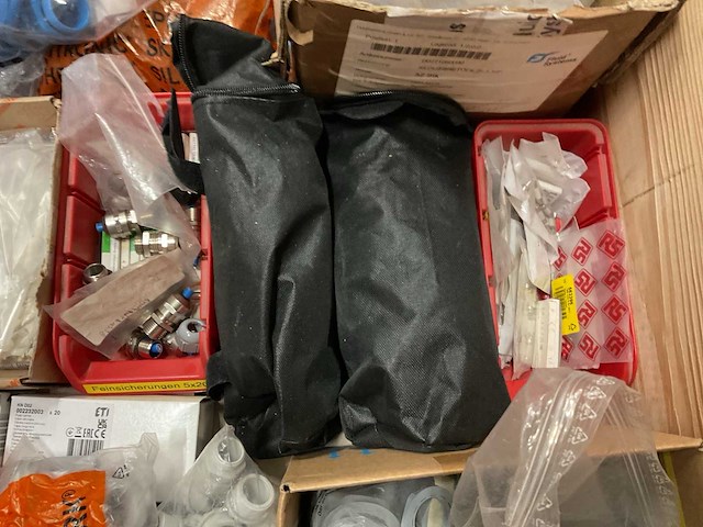 Partij installatiemateriaal - afbeelding 11 van  11