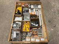 Partij installatiemateriaal - afbeelding 1 van  9