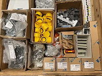 Partij installatiemateriaal - afbeelding 2 van  9
