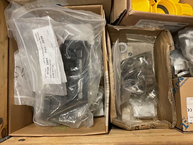 Partij installatiemateriaal - afbeelding 4 van  9