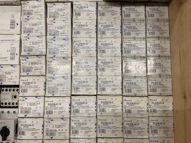 Partij installatiemateriaal - afbeelding 2 van  12