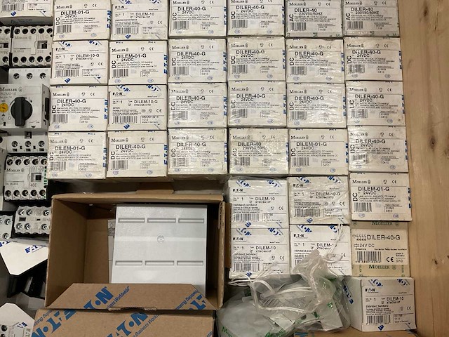 Partij installatiemateriaal - afbeelding 3 van  12