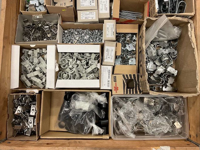 Partij installatiemateriaal - afbeelding 2 van  9