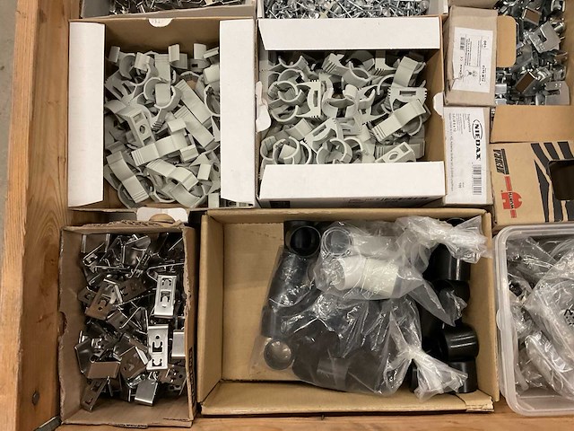 Partij installatiemateriaal - afbeelding 4 van  9