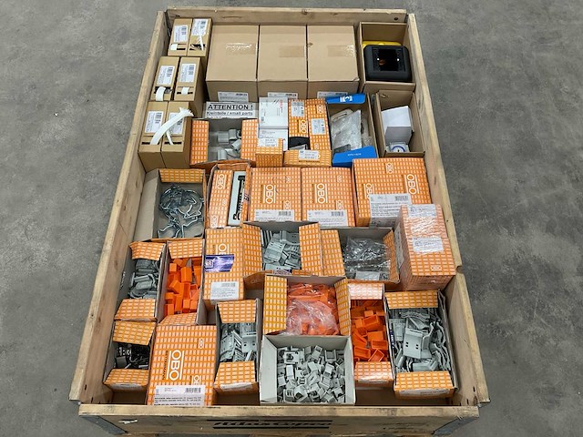 Partij installatiemateriaal - afbeelding 1 van  11