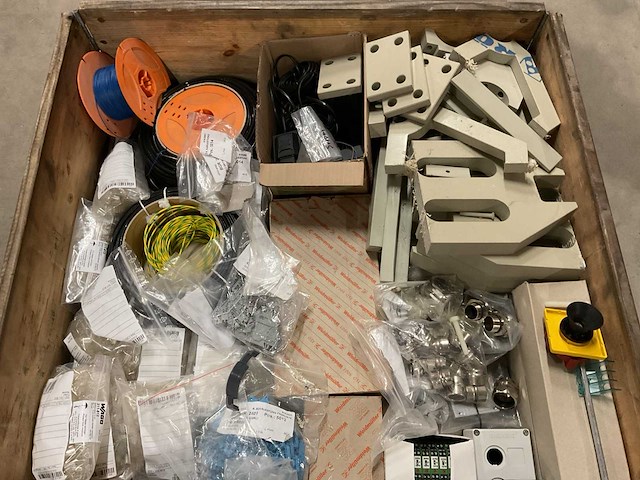 Partij installatiemateriaal - afbeelding 2 van  8