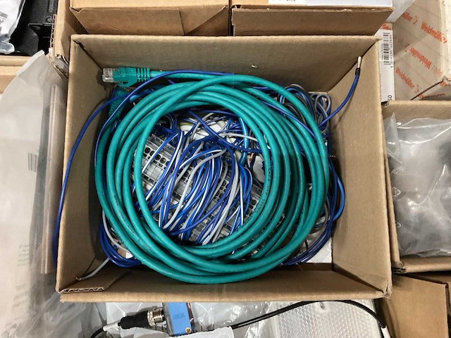 Partij installatiemateriaal - afbeelding 2 van  12