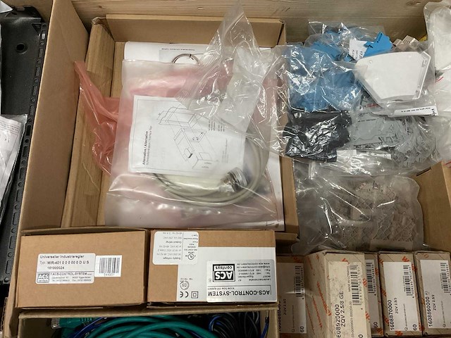 Partij installatiemateriaal - afbeelding 3 van  12