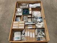 Partij installatiemateriaal - afbeelding 1 van  12