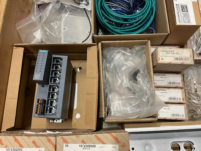 Partij installatiemateriaal - afbeelding 11 van  12