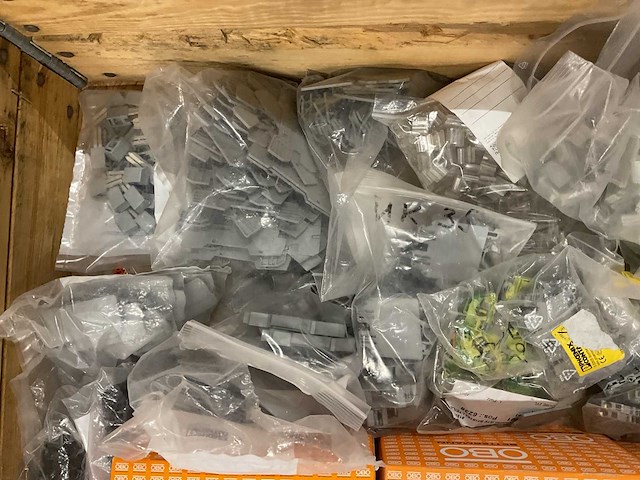 Partij installatiemateriaal - afbeelding 2 van  11