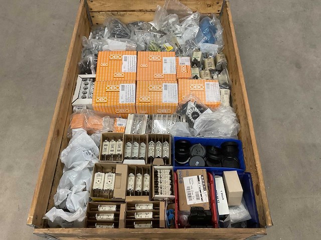 Partij installatiemateriaal - afbeelding 1 van  11