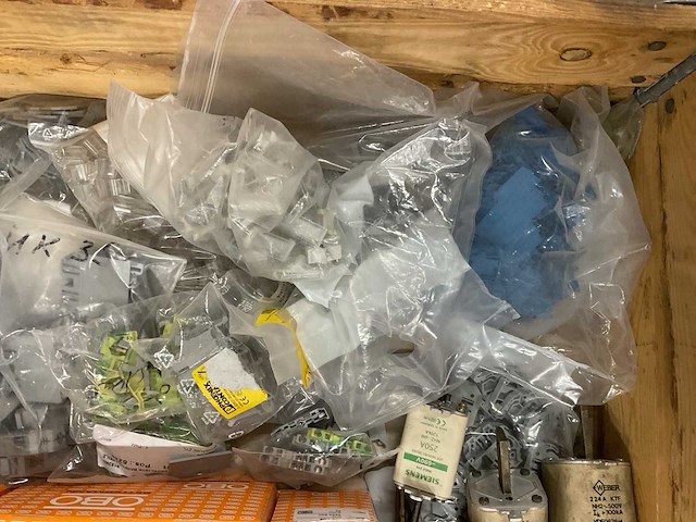 Partij installatiemateriaal - afbeelding 11 van  11