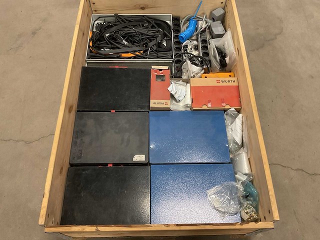 Partij installatiemateriaal - afbeelding 1 van  11