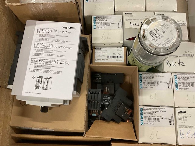 Partij installatiemateriaal - afbeelding 2 van  16